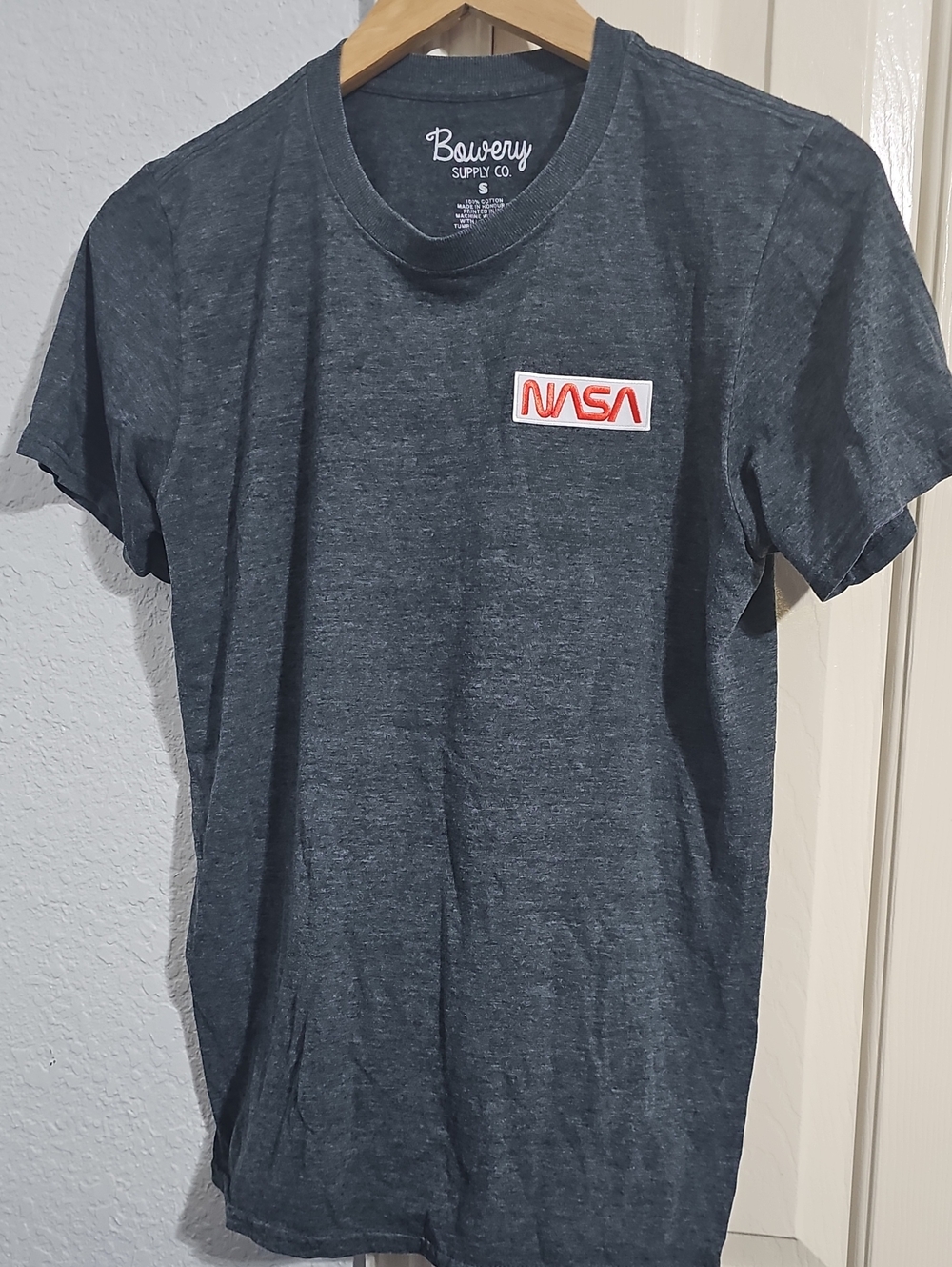 Bowery Supply Co. Men's NASA Logo Short Sleeve Tee - Heather Charcoal